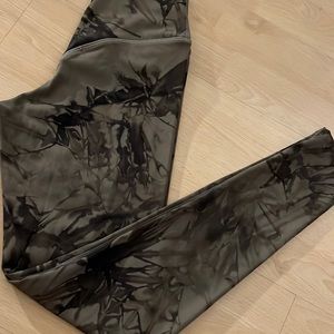 Vitality XS brown tie die Cloud leggings